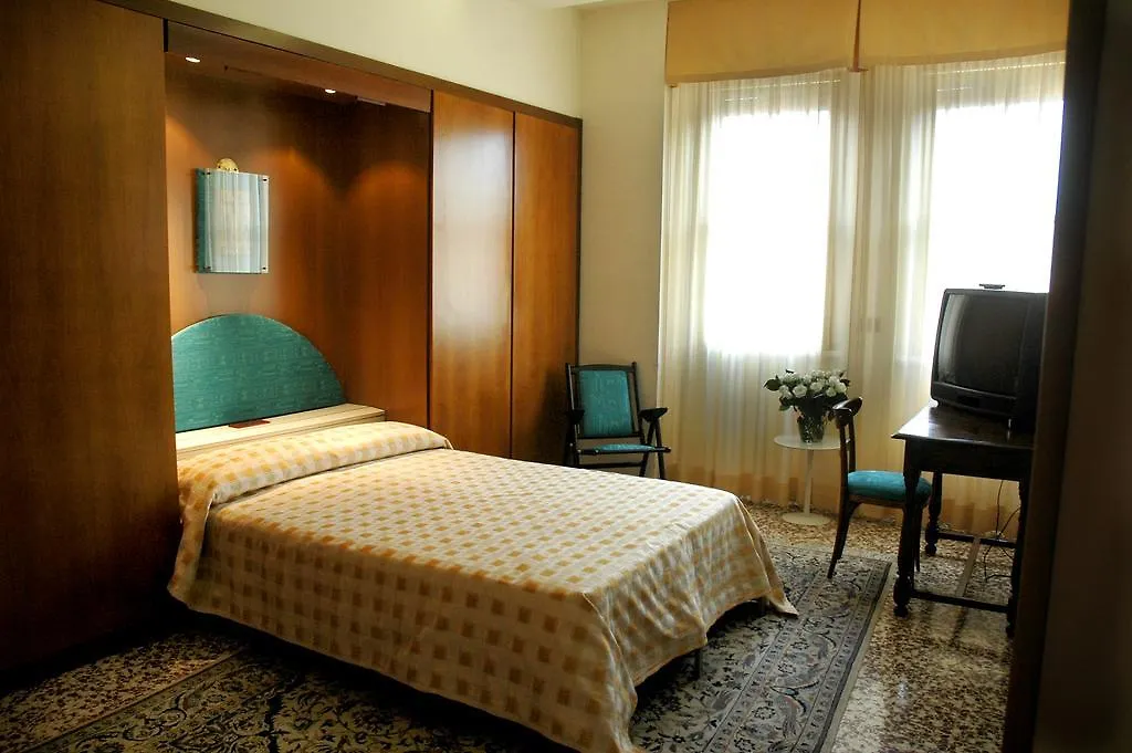 Hotel Napoleon Rimini 3*,